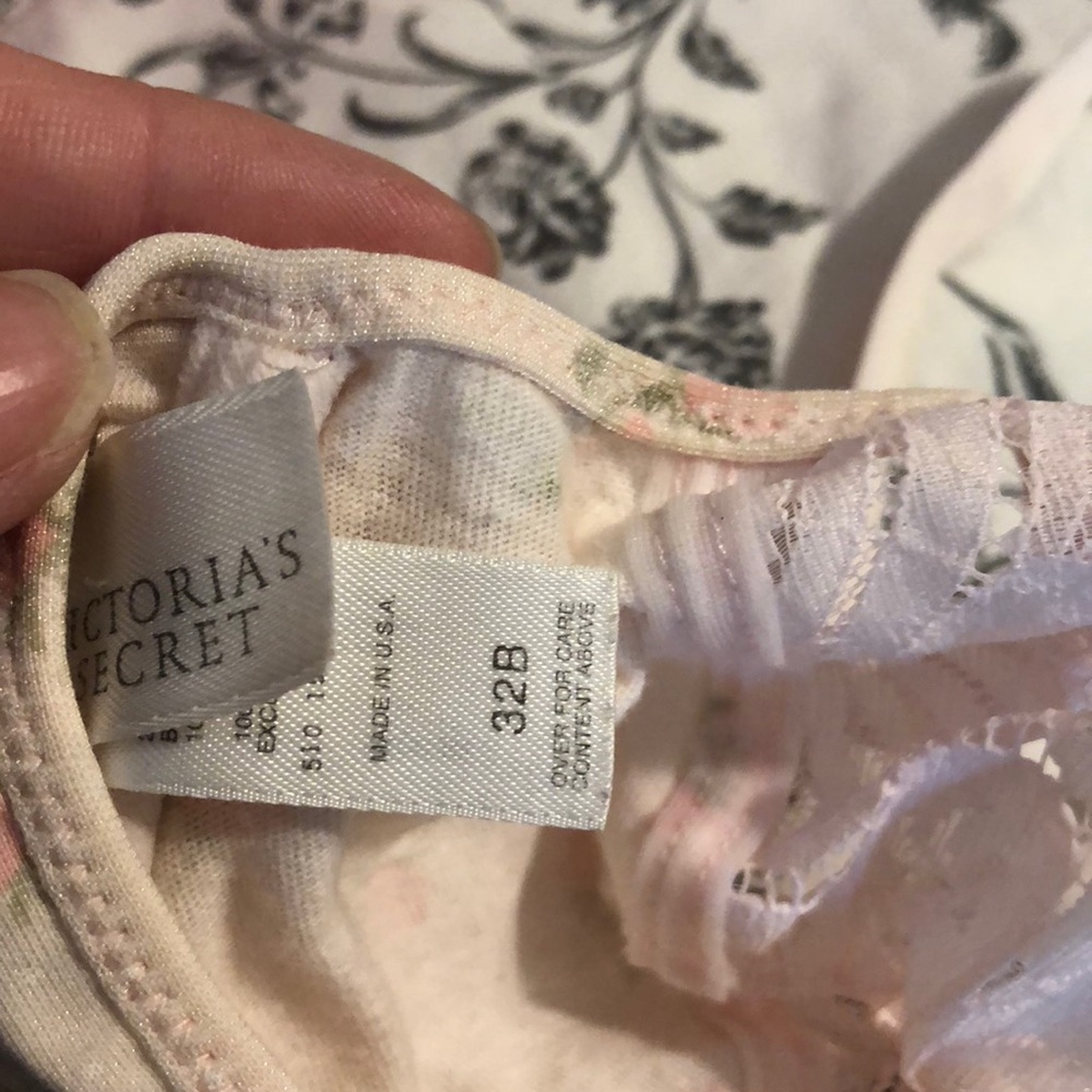 VS Racerback Bra - Picture 3 of 3
